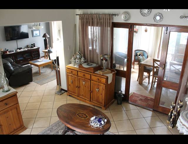 3 BEDROOM TOWNHOUSE FOR SALE IN THE COVES